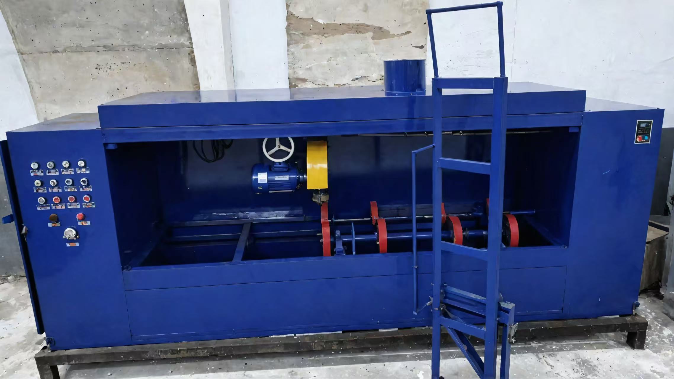 Gas cylinder shot blasting rust removal machine